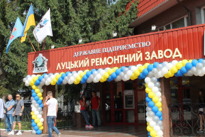 Олександр Савченко привітав ДП «Луцький ремонтний завод «Мотор» з 80-річчям - Фото 1