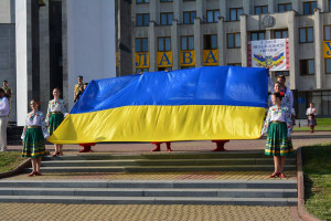 Синьо-жовтий стяг урочисто підняли на Волині - Фото 1