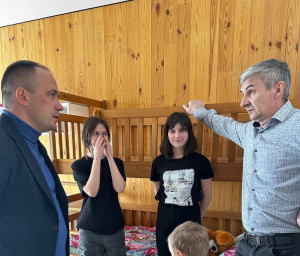 «Не можна просто виховувати дитину словами, потрібно показати все своїм прикладом» – прийомна родина з Запорізької області, яка знайшла прихисток на Волині - Фото 1