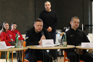 Освіта як передумова до відновлення ветеранів: у Луцьку відбувся виїзний круглий стіл Комітету ВРУ - Фото 1