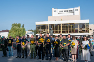 Соняхи Іловайська розквітли на Волині: в області вшанували пам'ять захисників України - Фото 1