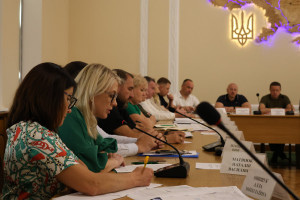 Про реалізацію державних інвестиційних проєктів у сфері освіти та безпеку навчальних закладів говорили в ОВА - Фото 1